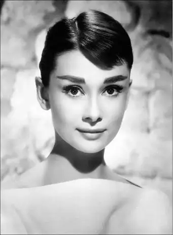 Classic butterfly-lighting portrait example