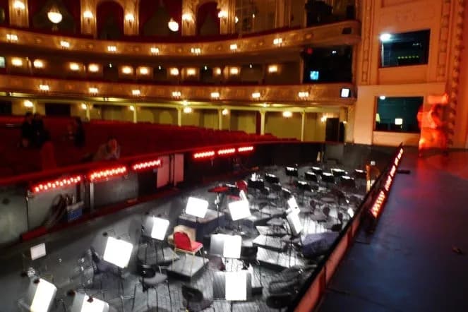 Double footlights at Komische Oper Berlin