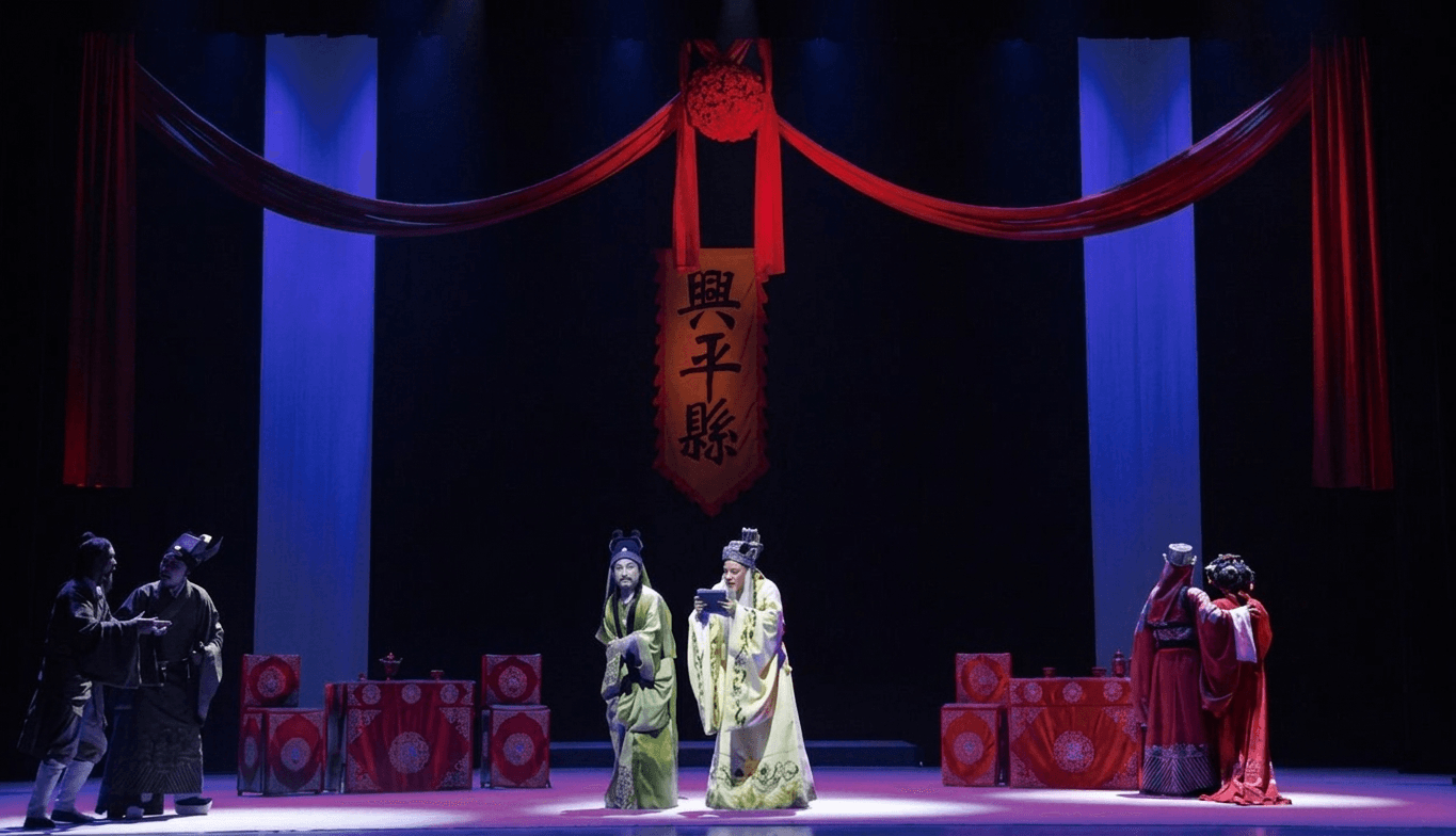 Cool transitional lighting cue in Yao Ji Xiang Hun