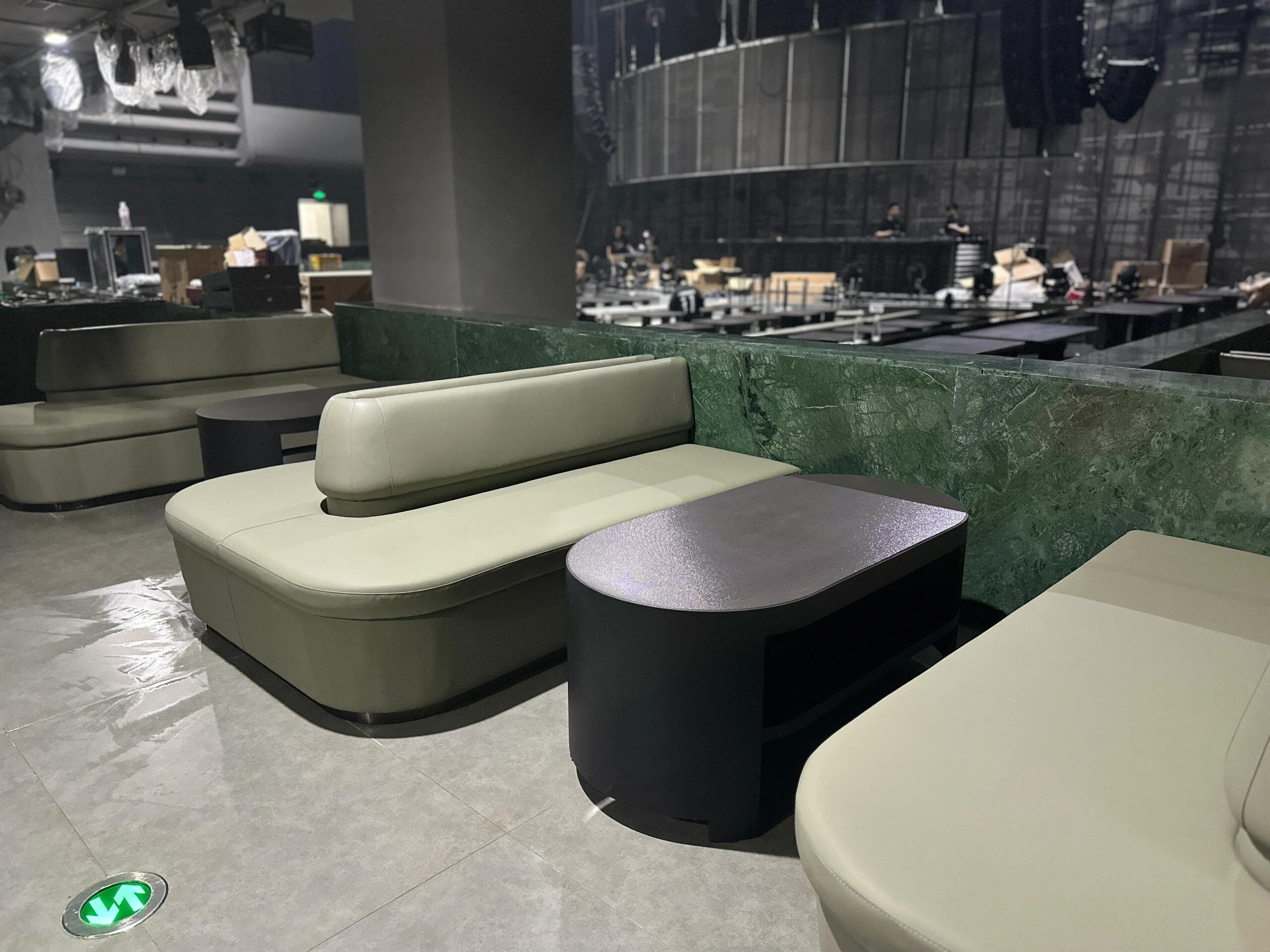 XIANG LIVESHOW performance scene with haze, stage beams, and flown speaker arrays